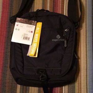 Eagle Creek Guide Pro Courier anti-theft bag
